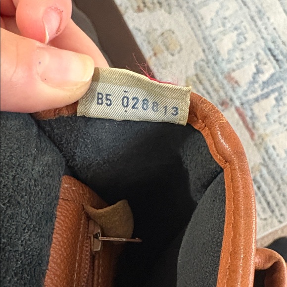 Dooney & Bourke Smaller Size Surrey Vintage Crossbody Rare 90's Vintage - Picture 16 of 17